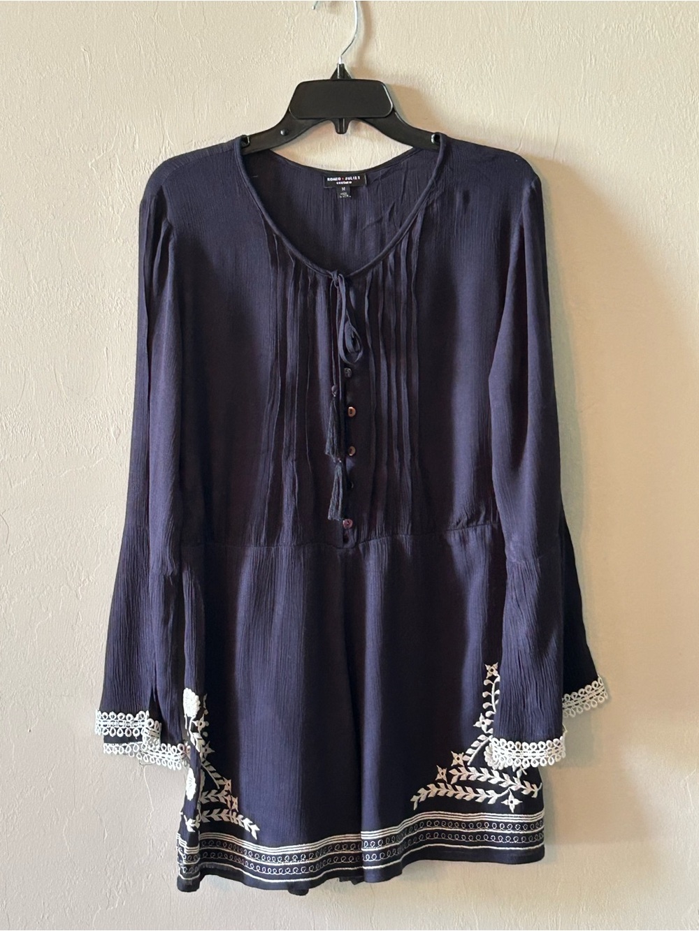 Romeo & Juliet Women Romper Long Bell Sleeve Embroidered Lined Navy Blue Size M